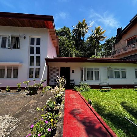 No 06 Veediya Bandara Lane Bahirawakanda Kandy Eksteriør billede